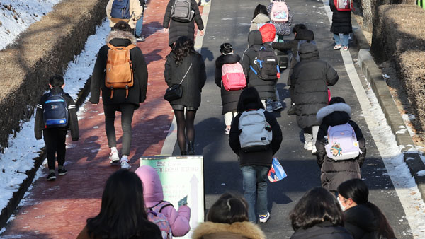 학교 자체 방역체계 전환에 교원단체 반발 "학교에 방역업무 떠넘겨"