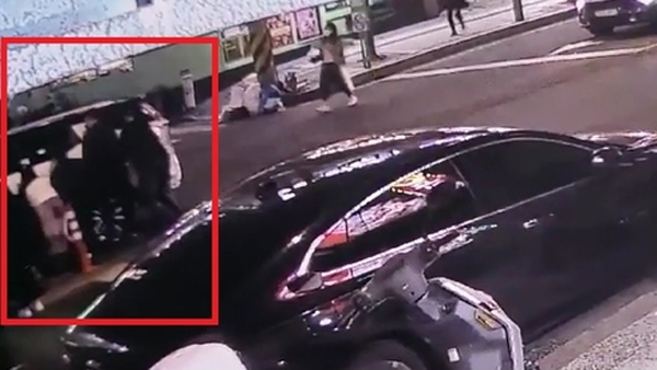 서울 서대문에서 SUV에 깔린 여성, 시민들이 차량 들어 구조