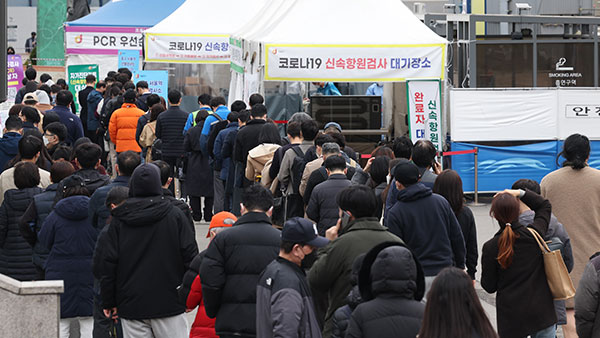 정부 "16일 신규확진 32만명 이상, 23일 전후 감소세 전환"