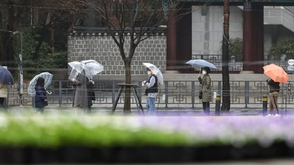 정부 "거리두기 검토 이번 주에 시작‥의견수렴 착수 예정"