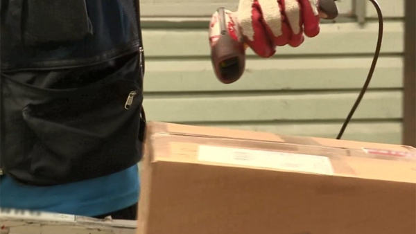 아파트 현관 앞 배송 물품 '상습 절도' 택배기사 구속