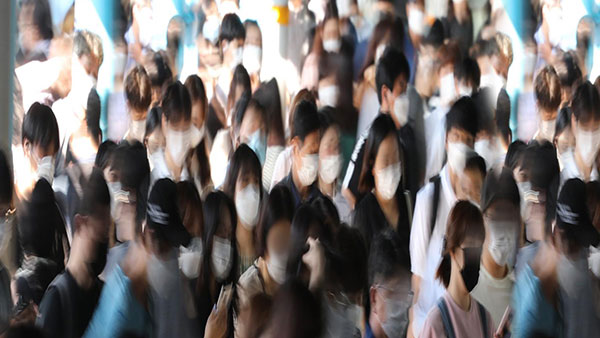 방대본 "실외 마스크 해제시 간격 유지 안해도 과태료 없어"