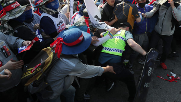 현대중공업 '폭력집회 혐의' 금속노조 전 간부들 2심도 실형
