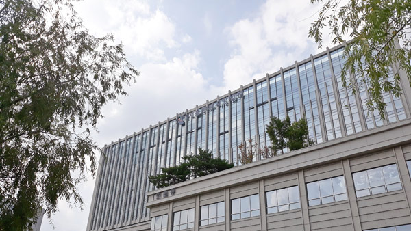 검찰, '박원순 피해자 신원 공개' 김민웅 교수 징역 1년 구형