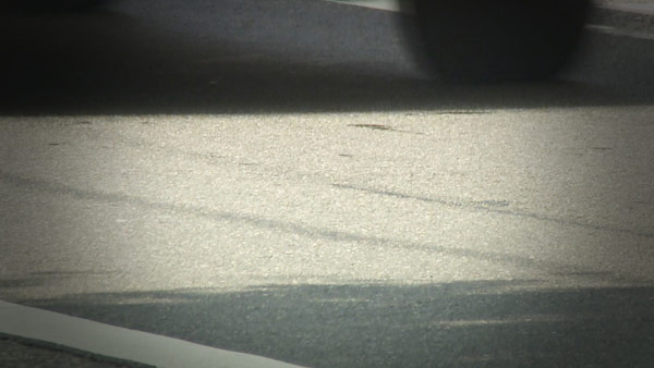 대형 트레일러가 승용차 추돌 뒤, 20m 밀고 가다 2차 사고