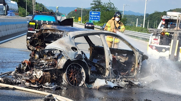 영동고속도로 여주 부근서 추돌 사고로 화재‥6명 부상