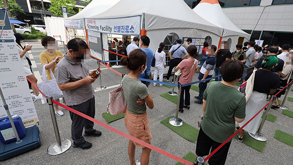 신규 확진 8만 8,384명‥위중증 2백 명 육박