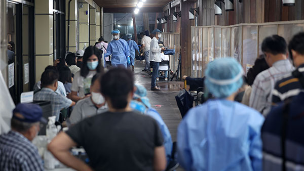 신규 확진 3만 7천548명‥위중증 562명, 사망 56명