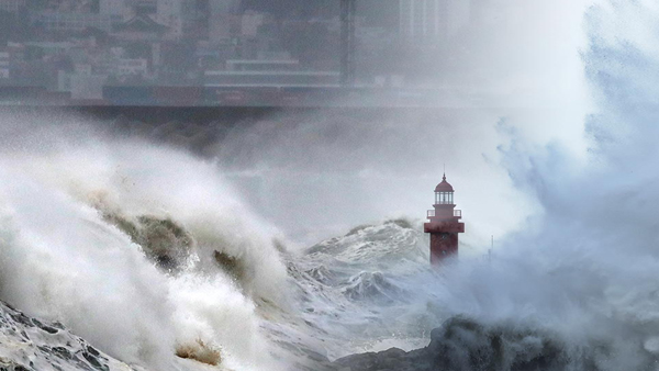 힌남노 포항 앞바다 통과 중