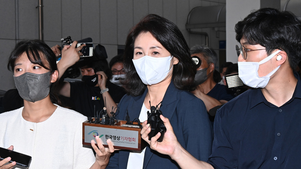 검찰, '법인카드 유용 혐의' 김혜경에 소환 통보