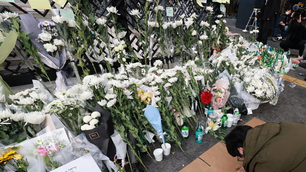 경찰 "이태원 사고 사망자 156명으로 늘어‥남성 55명·여성 101명"