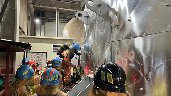 수원슬러지사업소 슬러지 탱크에 노동자 2명 추락‥1명 사망