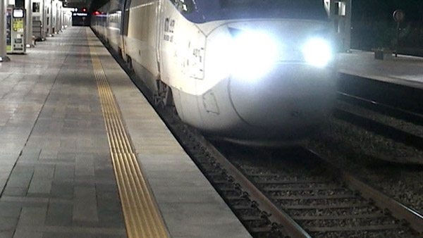 부산행 KTX 열차, 차량 이상으로 정차‥승객 1시간 대기