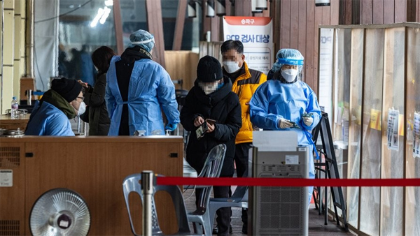 '재확산세 주춤' 신규확진 6만3104명, 1주전보다 3천명 줄어