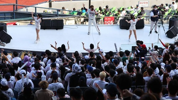 오늘부터 야구장서 육성 응원 허용‥프로축구는 내일부터