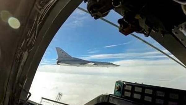 러시아, 우크라 주변서 전폭기·상륙함 동원 무력 시위