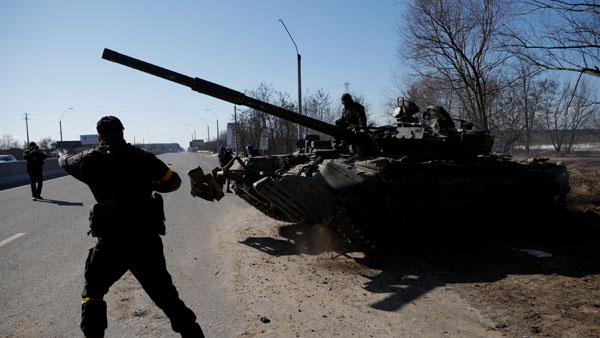 러, 수도 키이우 진격 가속‥도심 25㎞ 앞 지상군 재집결