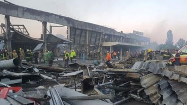 우크라 "러, 우크라중부 쇼핑센터 이어 동부서도 민간인에 로켓"