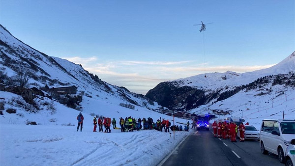 오스트리아 스키장 눈사태 실종자 10명 중 8명 발견..수색 지속