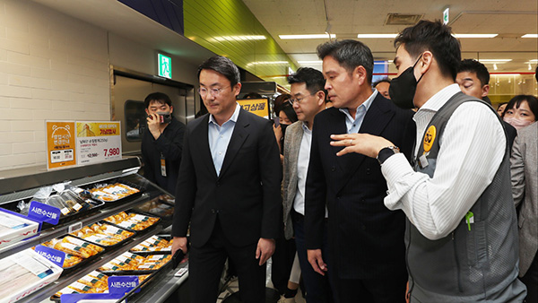 정용진 "이마트는 위기에 항상 성장‥오프라인에 더 많이 투자"