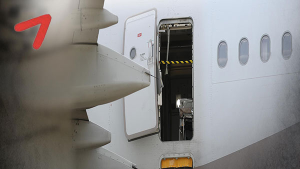 '문 열린 채 착륙' 아시아나, 사고 기종 비상구 앞자리 판매중단