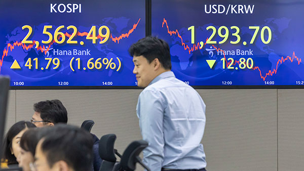 일반인도 실시간 외환거래‥이르면 내년 전자중개 도입