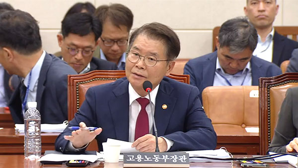 노동장관 "실업급여 개선, 재취업 촉진해 자립 도와준다는 취지"