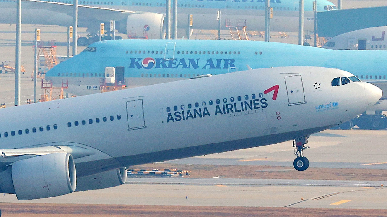 아시아나, 모레 이사회 재개‥'화물 매각' 시정안 동의 여부 결정