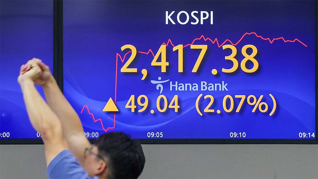 증시, 공매도 전면금지 첫날 '화색'‥코스피 단숨에 2,400 넘겨