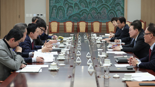 윤 대통령 "노조의 기득권은 약탈행위" '건폭수사단'도 출범