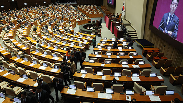 '범죄행위 의사 퇴출' 의료법, 야당 주도로 국회 통과