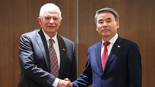 EU 외교수장 "한국과 우크라 탄약지원 논의" 주장