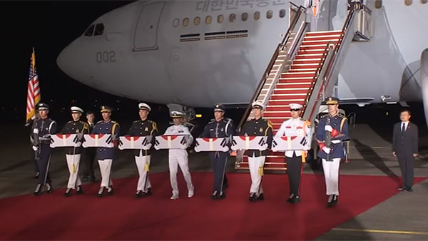 윤 대통령, 6·25 국군전사자 유해 봉환식 주관‥"최고의 예우로 맞이"