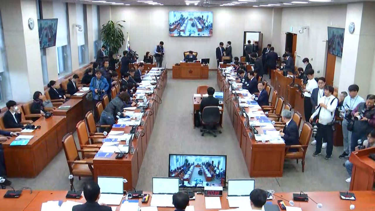 기재위 국감서 여 "전 정부 탓 부채 늘어" - 야 "올해 59조 세수 부족"