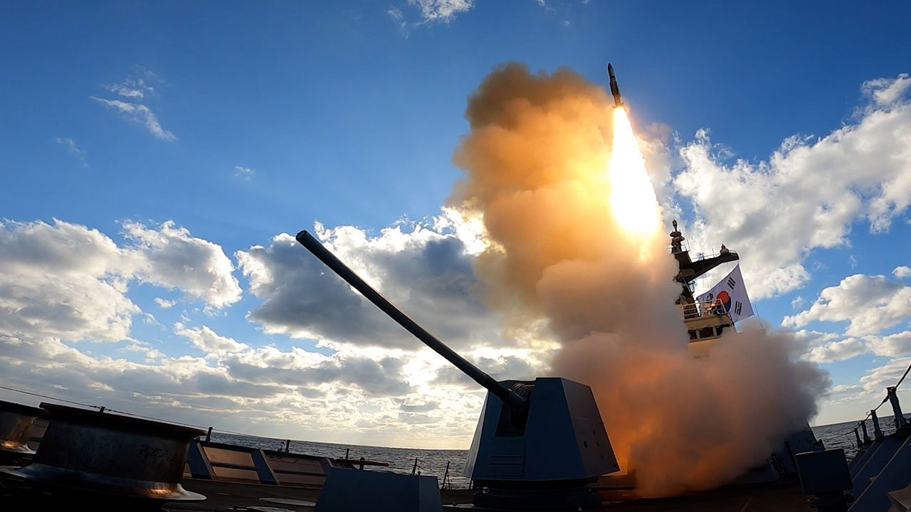 해군, SM-2 함대공 미사일 국내서 첫 발사 성공‥"대공방어 향상"