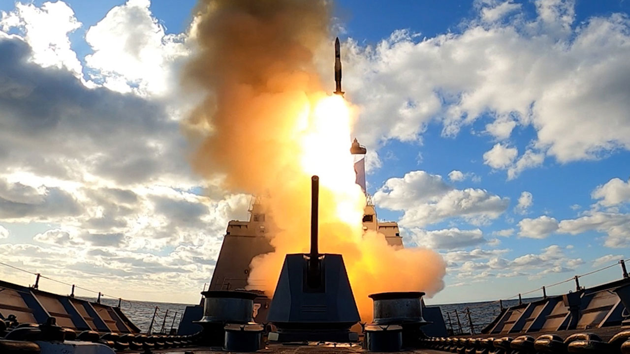 해군, SM-2 함대공 미사일 국내서 첫 발사 성공‥"대공방어 향상"