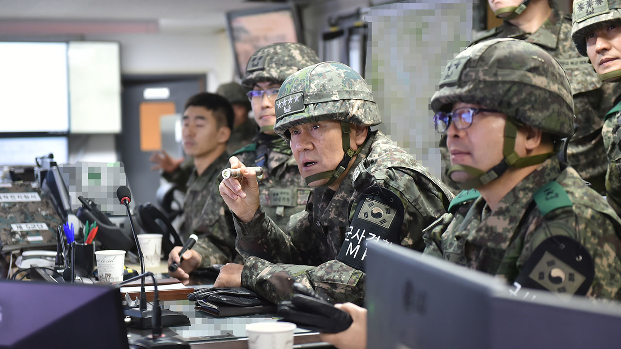 합참의장, 방공진지·최전방 감시초소 점검‥"적 도발 시 압도적 응징"