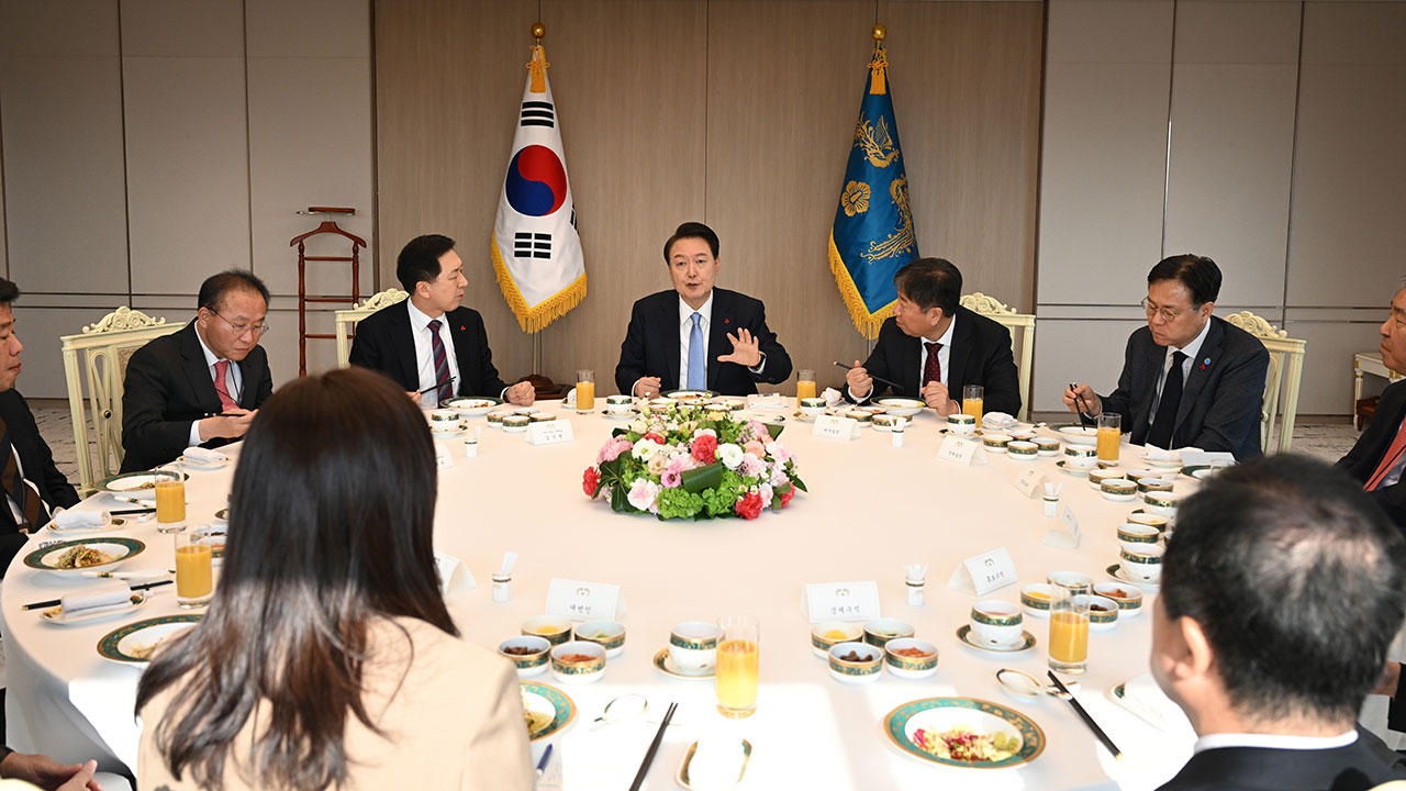 윤 대통령, 여당 지도부 오찬‥"대통령실-당 소통강화"