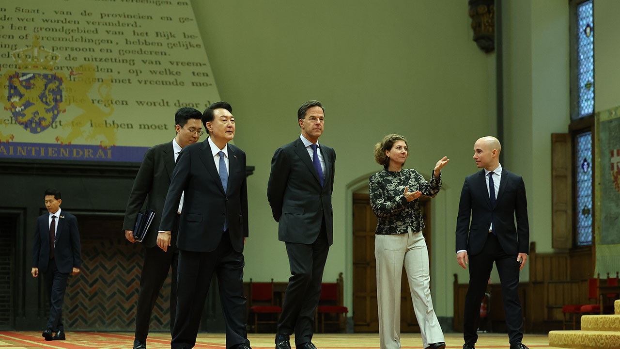 윤 대통령, 헤이그 특사 파견한 리더잘·이준 열사 기념관 방문