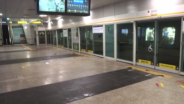 9호선 김포공항역 공조기실 연기‥"정상 운행 중"