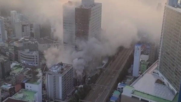 부산 부전동 주차타워 화재‥35명 연기흡입