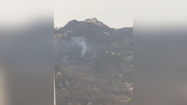 서울 인왕산 불씨 5시간 만에 되살아났다가 꺼져