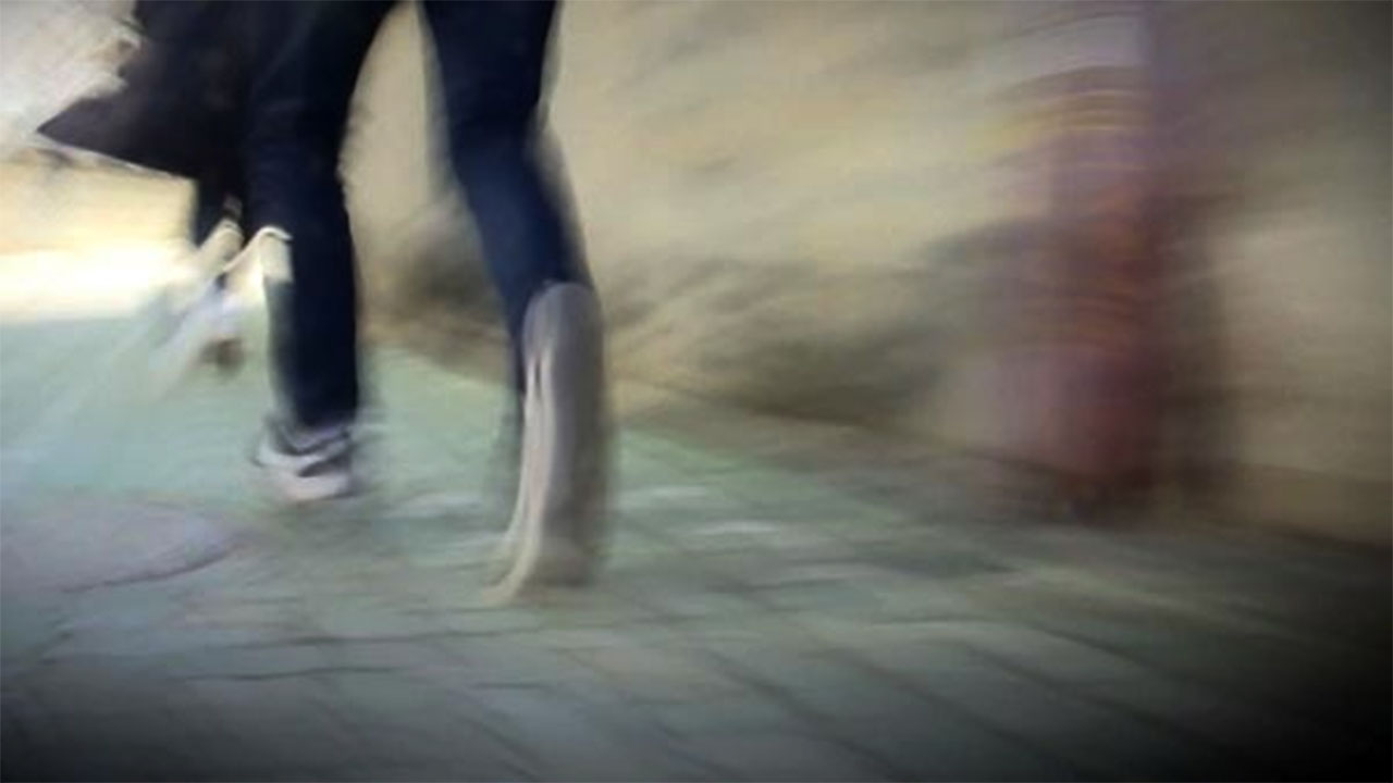 무인사진관에 잠들어 있던 여성 성폭행한 20대 남성‥도주 12시간 만에 검거