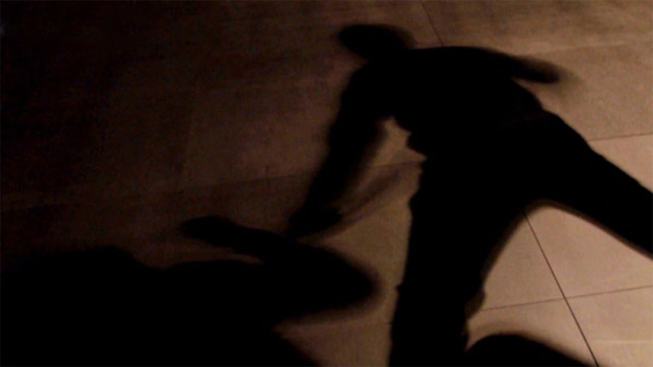 "결제 취소해 폭행"‥둔기로 모친 때린 중학생 테이저건 맞고 체포