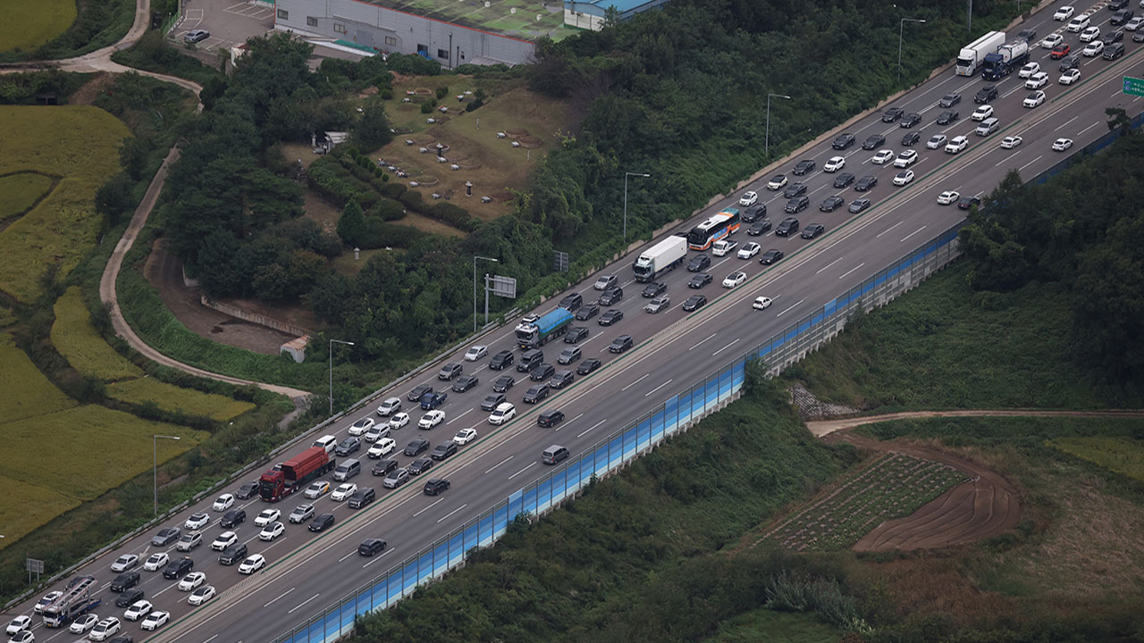 추석 늦은 귀성행렬에 이른 귀경까지 겹쳐‥양방향 정체 극심