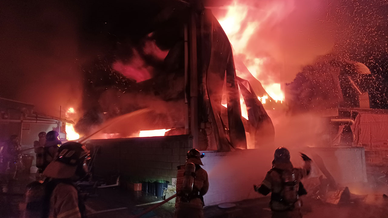 부천 오토바이 보관창고에 불‥오토바이 70여 대 불타