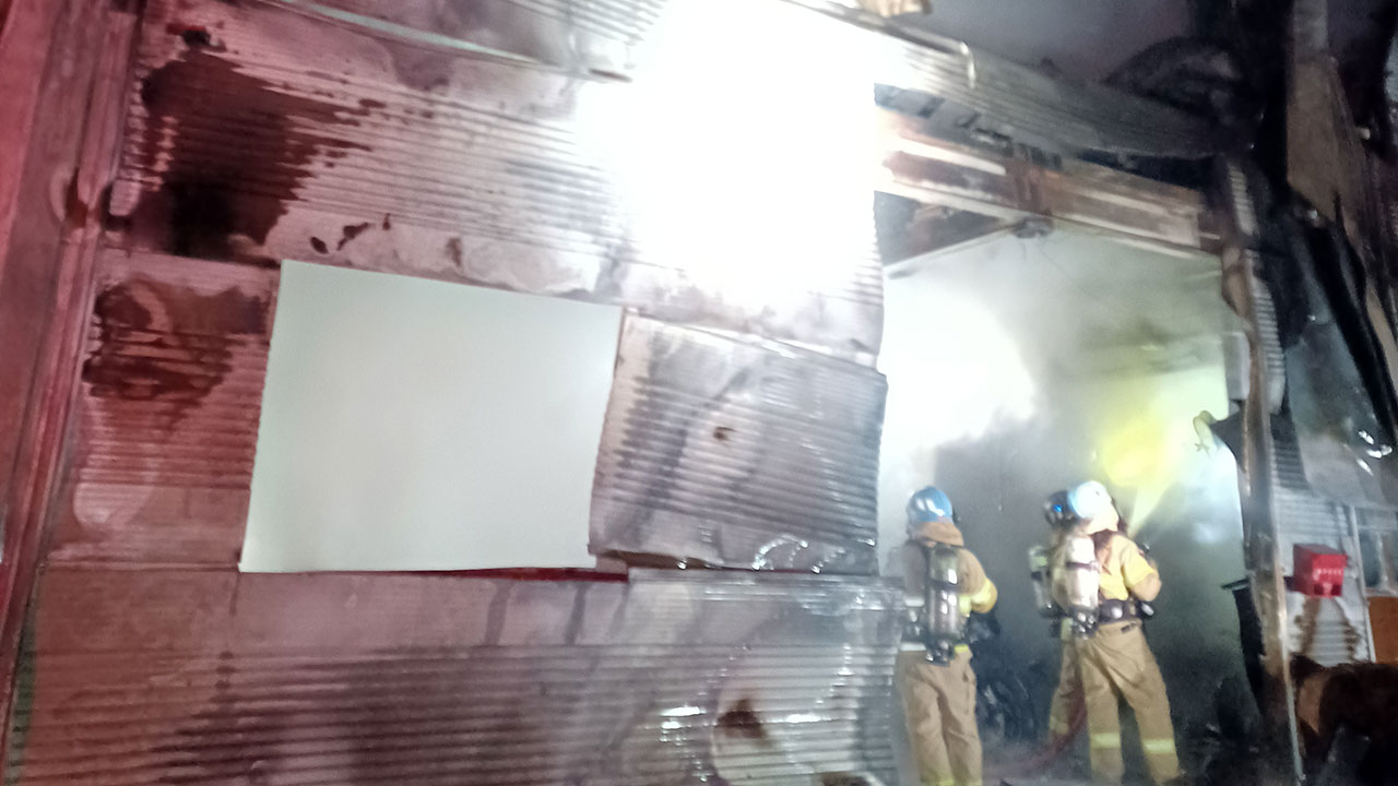 부천 오토바이 보관창고에 불‥오토바이 70여 대 불타