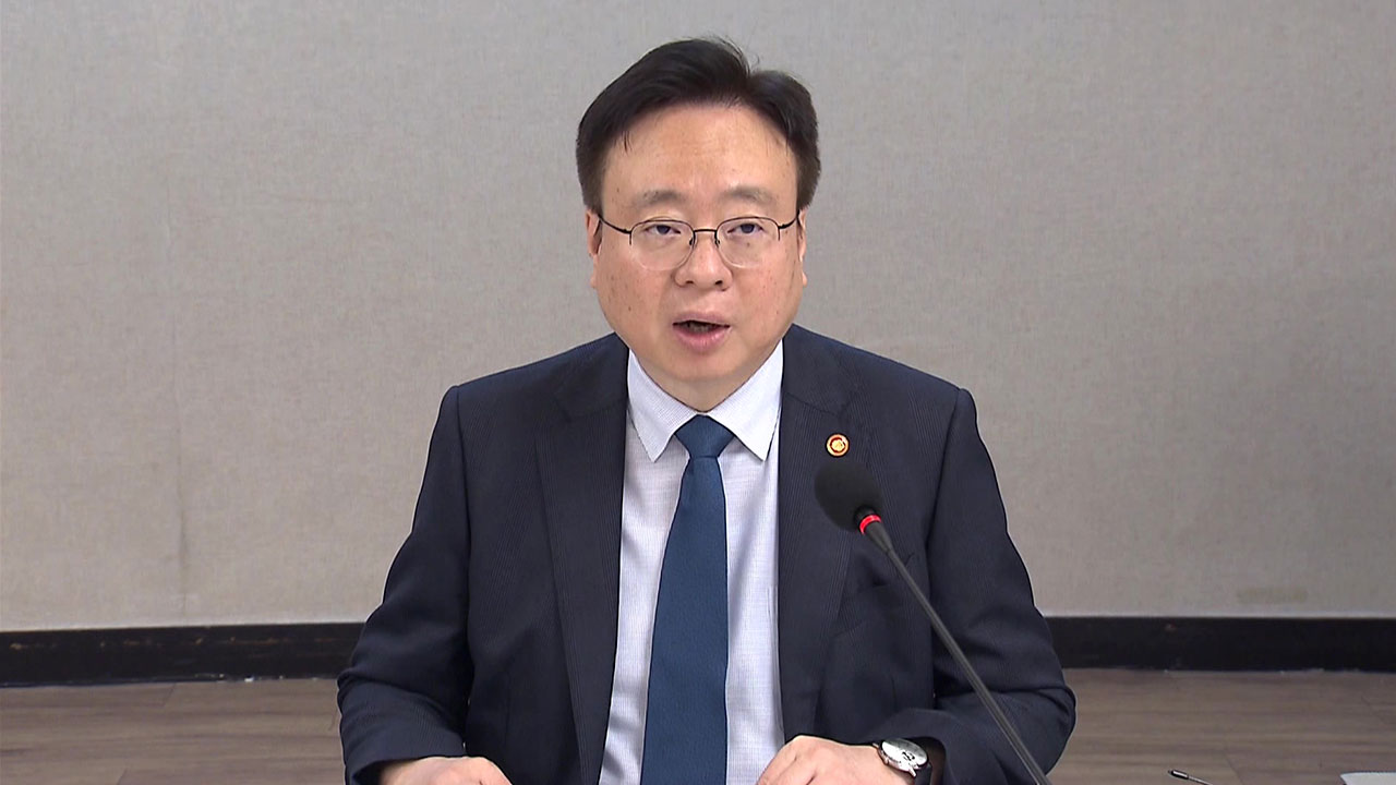복지장관 "의대 증원과 필수인력 지원 정책 다각적 검토"