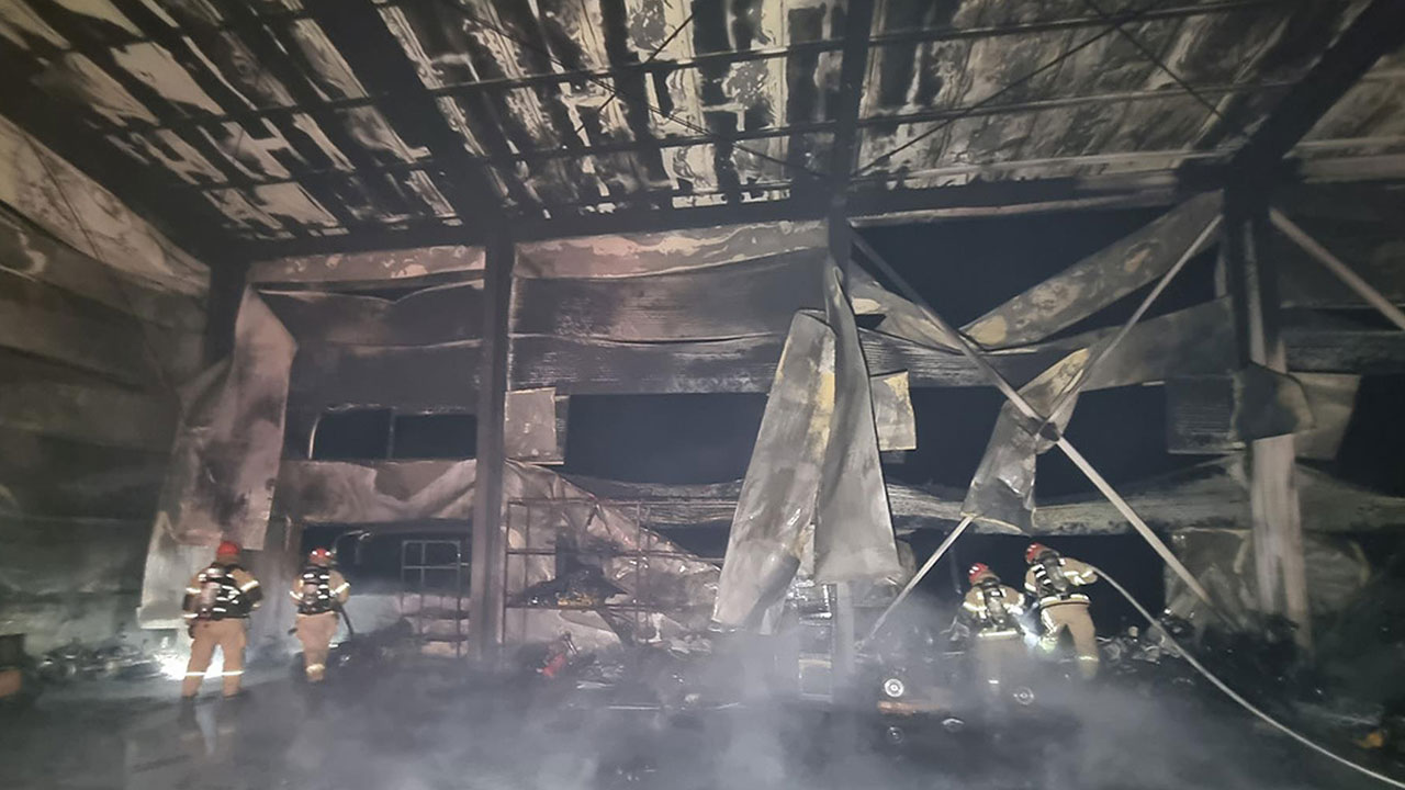 충남 당진 전동차 제조 공장서 불‥2억 4천여 만원 피해