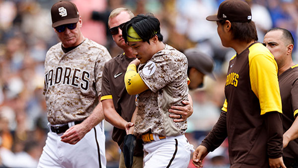 샌디에이고 김하성, 헤드 퍼스트 슬라이딩 후 부상 교체